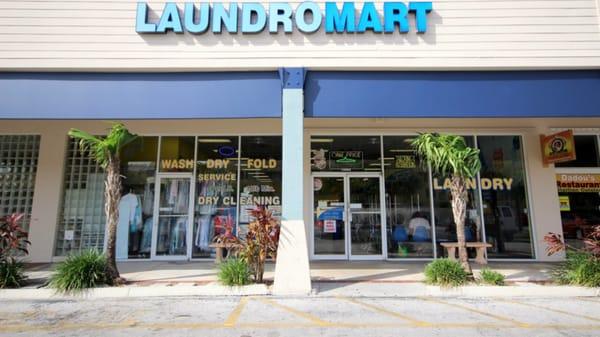 coin laundry, wash and fold , drycleaning, dry cleaner, alterations, laundromat, lavanderia, 
laundry room , wash and fold serv