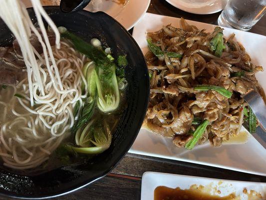 The owner personally recommended the Lanzhou Pulled Noodles (兰州拉面）perfected by her husband and if did not disappoint