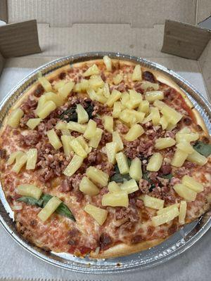 Gluten free big Hawaiian pizza