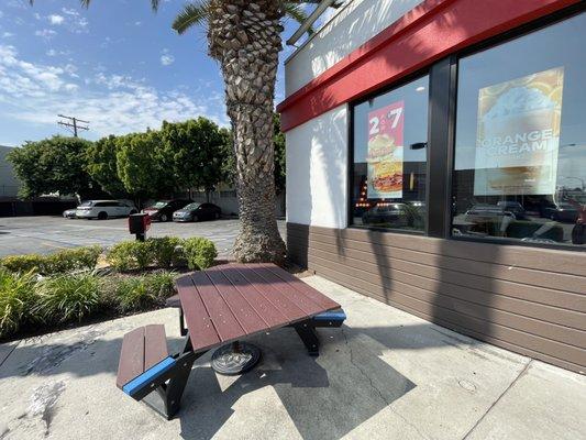 Outdoor dining room