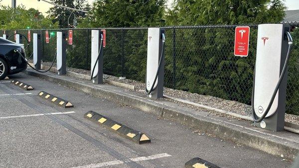 Tesla Supercharger - Lynnwood