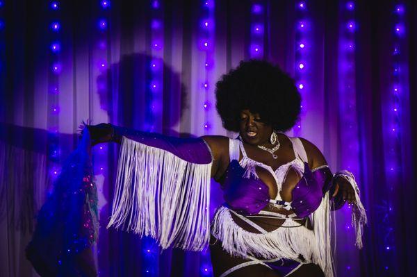 The Atlanta School of Burlesque is made by burlesque for burlesque! We're home to Atlanta burlesque shows and burlesque classes! In EAV