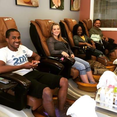 Team B getting they toes hooked up.