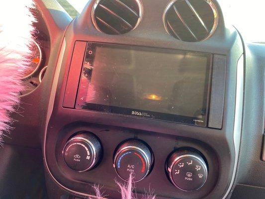 Boss radio touchscreen