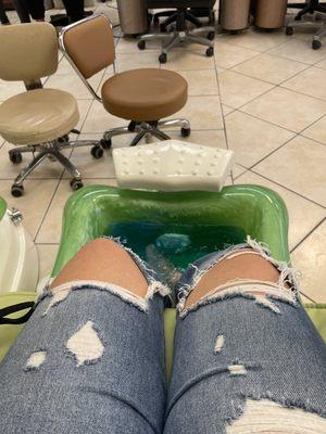 Plastic jetted pedicure tub with no plastic liner...