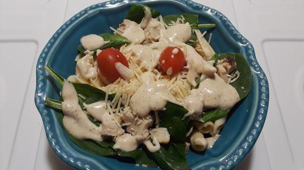 7-Eleven Chicken Caesar Pasta Salad: White meat chicken, penne pasta, grape tomatoes, parmesan cheese, spinach, caesar dressing