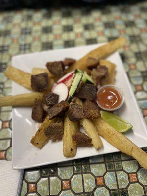 Yuca con Chicharron