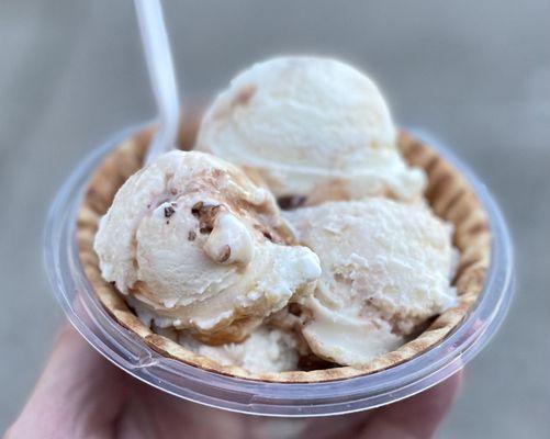 Waffle Bowl w/ Praline Pecan ice cream