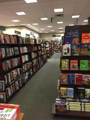 Bellingham Barnes & Noble -- Stallbrook Marketplace : 270 Hartford Avenue / Route 126, Bellingham             Interior