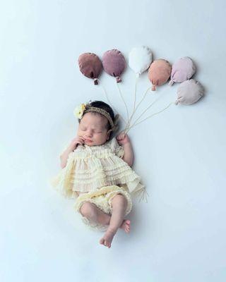 Newborn girl posed with ballons at Hickroy , Nc newborn studio