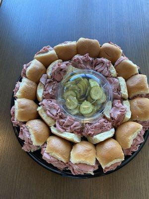 Roast beef catering plates