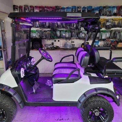 Here's a #golfcart #lifted #rgblights #kenwoodmarine #clarionmarine #alpine sound system.  #loud #streetsoundplus #ssp  @solarcleann