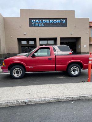 Calderon Tires