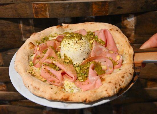 Pizza mortadella e pistacchio