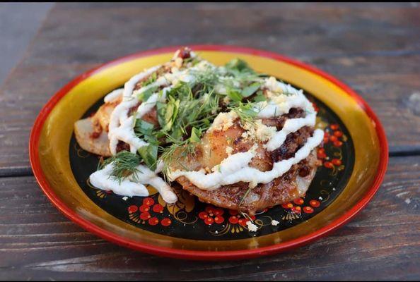 Hand made pierogi sautéed in beef chorizo or vegan walnut chorizo with caramelized onions and sour cream.