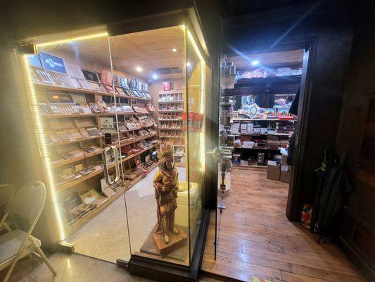 Walk-in humidor