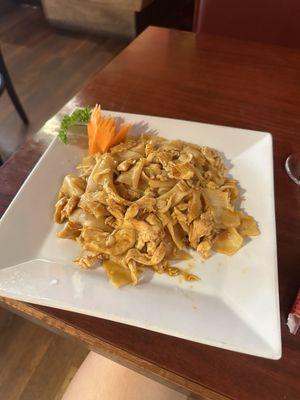 Lunch special: 3. Drunken Noodle entree with chicken