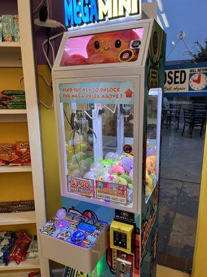 Mini claw machine