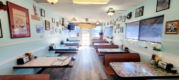 Interior Dining Towards Back (10/07/24). @HulasEscalon #Escalon #Burgers #Sandwiches #ComfortFood