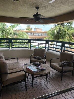 Second side terrace with board games and reading books for the families.