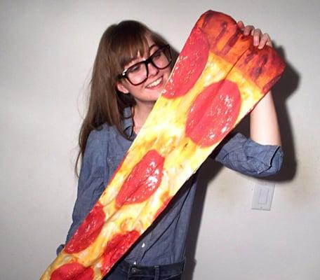 pizza scarf