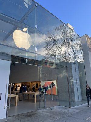 Apple Store Front, Palo Alto, CA.