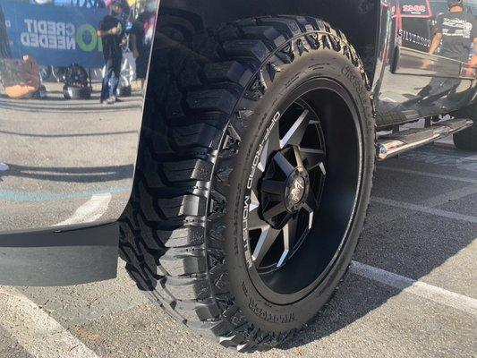 Offroad monster wheels with Crossleader tires