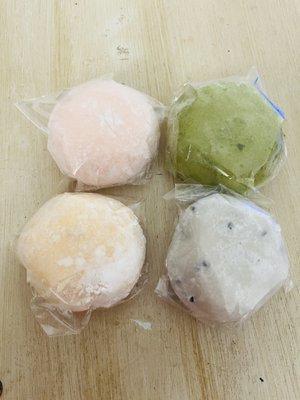 Strawberry shortcake, green tea, double mango and black sesame mochi creams