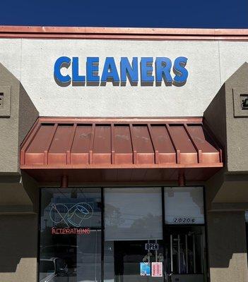 Starbrite Cleaners Anza store front