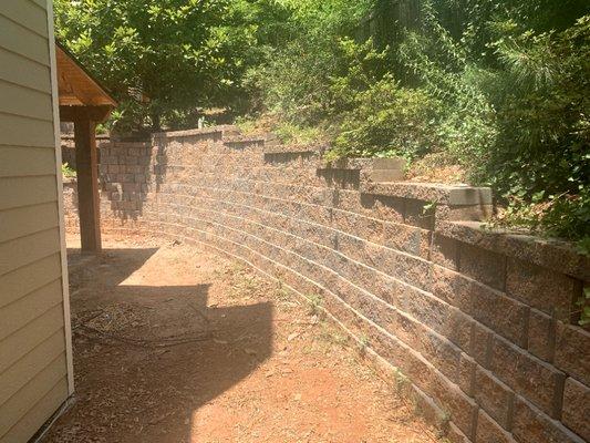 7 ft tall retaining wall