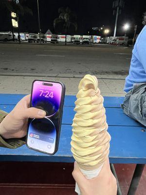 Ice cream swirl cone LARGE