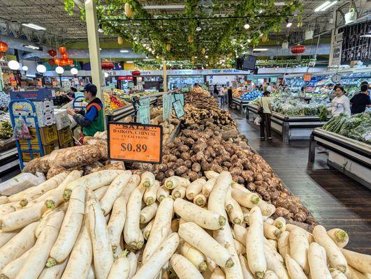 Inside the produce section. Chinese Daikon (Cu Cai Trang). $0.89/lb.