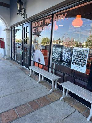 The exterior of Old Ferry Donut.