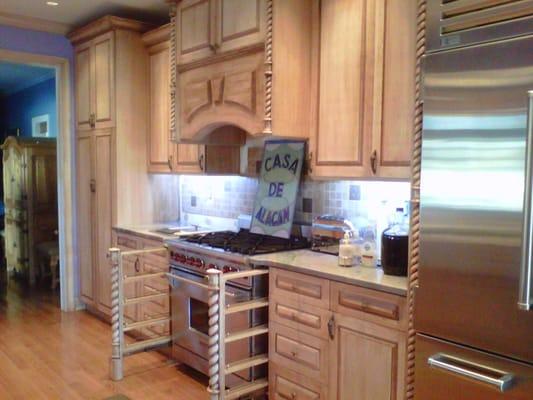 Casa de Alacan: beautiful custom built kitchen with distinct rope moulding and a mix of traditional and modern tastes!