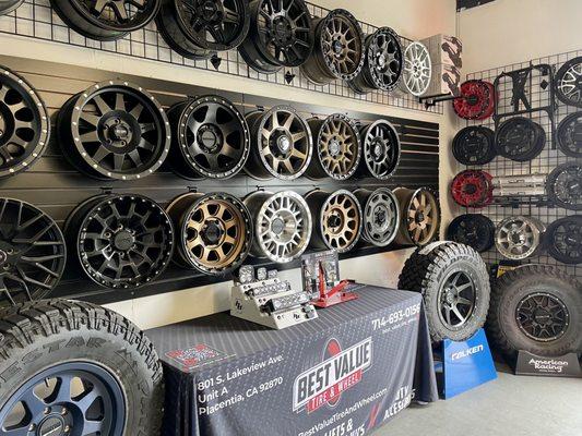 Display wheels & tires