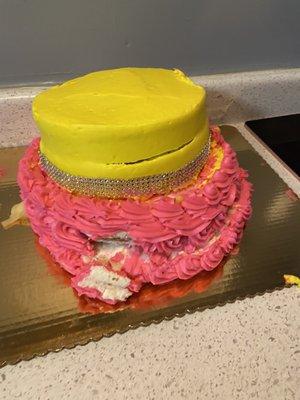 , who ever made this cake should be fired, there's no way they have experience with baking!