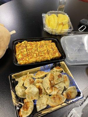 Chicken & veggie dumplings, rolled egg, mango slices