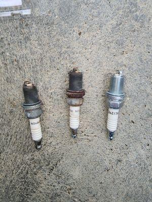 1 new spark plugs and the 2 older used spark plugs that look like they are the original ones that came with the unit.