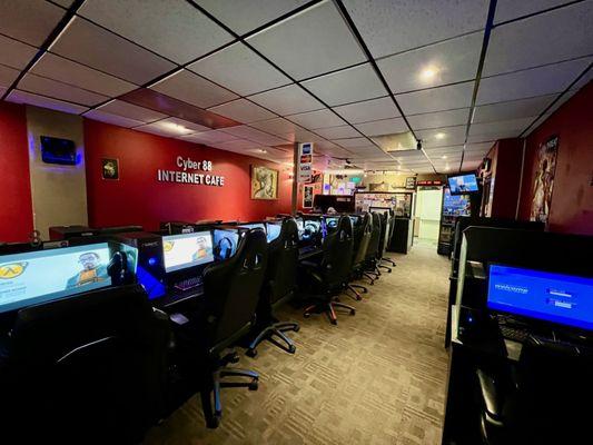 Internet Cafe Open in Jackson Heights from 8:30 AM.