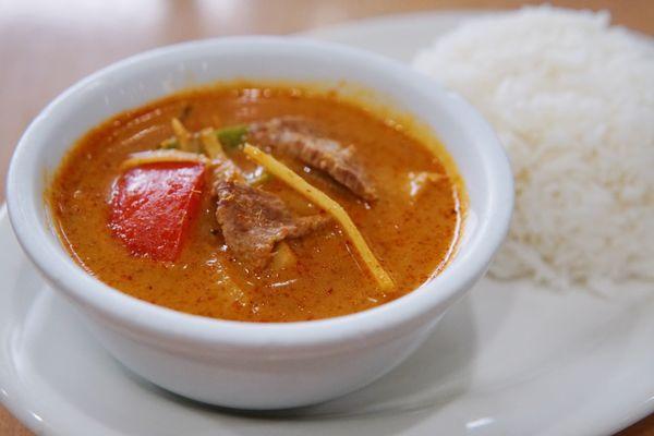 Red curry plate with beef