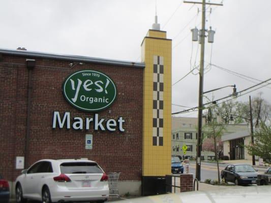 view to exterior of Yes market from the parking lot. Aren't you glad they kept the old building element?