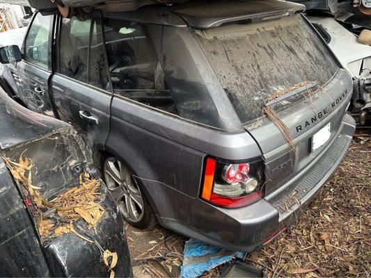 Range Rover for parts at Montoya's