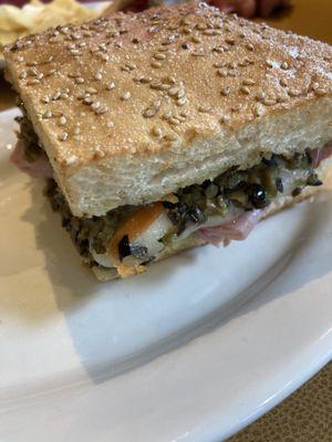 Muffelleta 1/4 Ham & Salami Muffaletta Special (630-1060 cal)