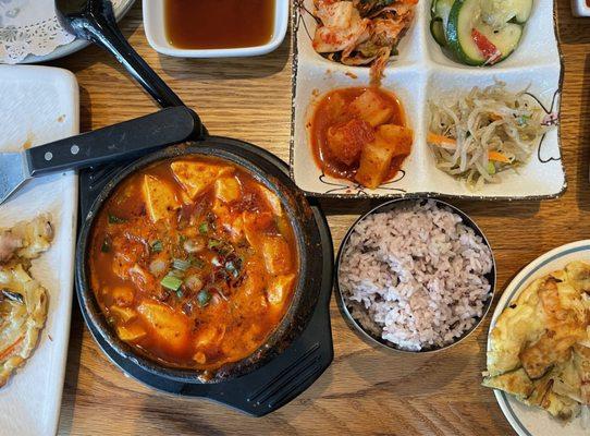 Soft tofu seafood soup with red bean rice