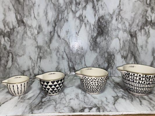 Porcelain measuring cups.