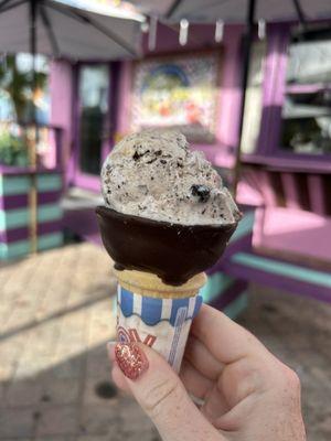 Oatmeal cookie ice cream in a dark chocolate dipped cone - perfect!