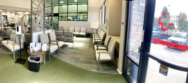 Pleasant, light & bright w/plenty of seating lobby (child services Nextdoor)