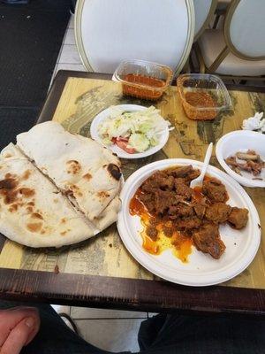 Beef/chicken curry with naan bread