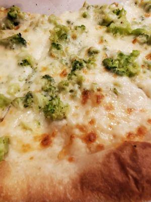 Broccoli pizza