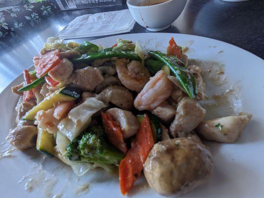 Chicken & shrimp vegetable, my 'go to' healthy favorite at Chinaland. YUMcity